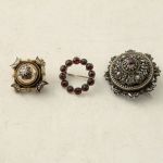 844 8233 BROOCHES